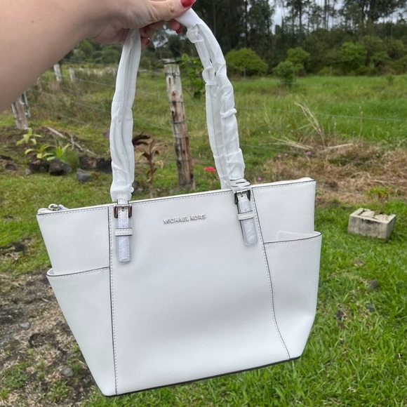 NWT Michael Kors Optic White Jet Set Purse - Picture 3 of 16